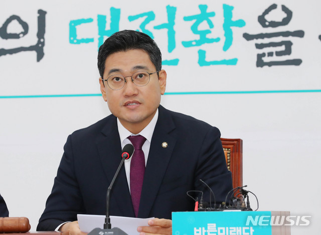 【서울=뉴시스】 장세영 기자 = 오신환 바른미래당 원내대표가 14일 오전 서울 여의도 국회 바른미래당 회의실에서 열린 원내대책회의에 참석해 현안 관련 모두발언을 하고 있다. 2019.11.14.&nbsp; photothink@newsis.com