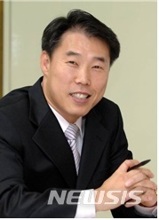 [서울=뉴시스] 이수지 기자 = '2019 연세언론인상' 수상자 권오석 KBS PD (사진=연세언론인회 제공) 2019.11.18. suejeeq@newsis.com 