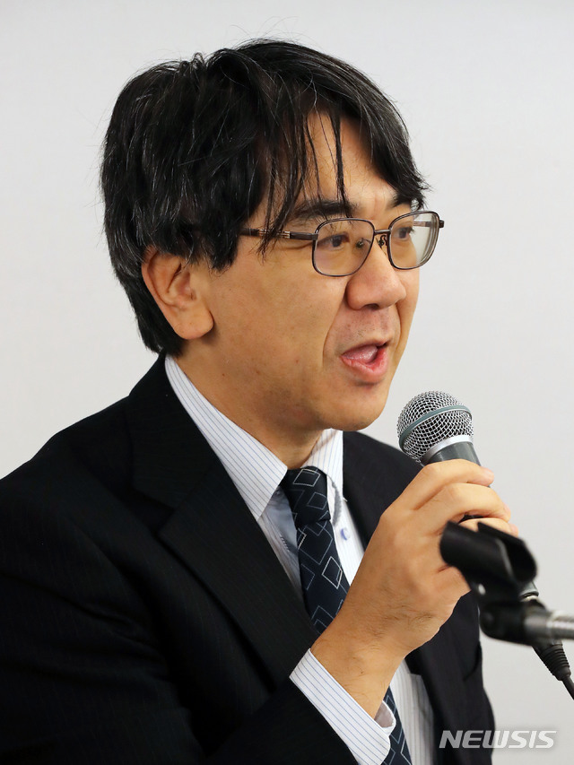 【서울=뉴시스】홍효식 기자 = 다카야스 유이치 다이토분카대학 교수가 18일 오전 서울 중구 소공동 롯데호텔에서 한일산업기술협력재단과 한일경제협회가 공동주최해 열린 '한일경제관계 개선 세미나'에 참석해 토론하고 있다. 2019.11.18.&nbsp;&nbsp; yesphoto@newsis.com