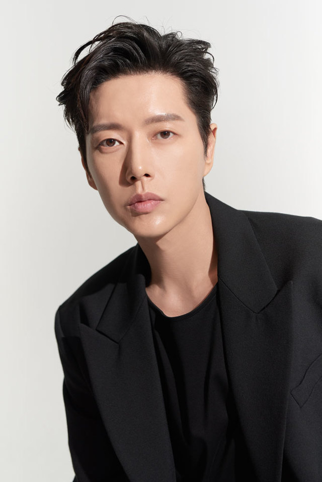 [서울=뉴시스] 박해진(사진=마운틴무브먼트 제공) 2019.11.19 photo@newsis.com