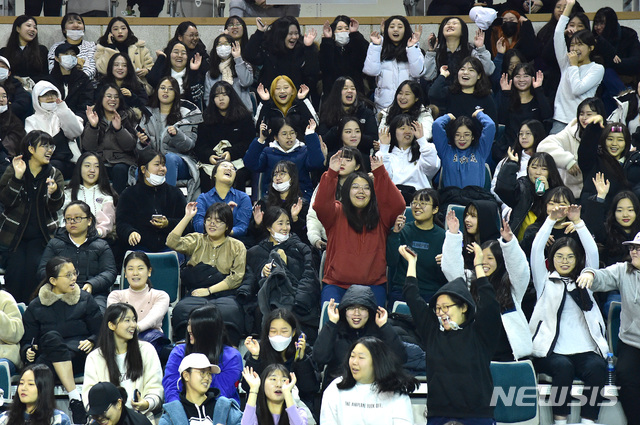 [진주=뉴시스] 진주시가 주최한 고3 청소년 어울림 한마당 행사.