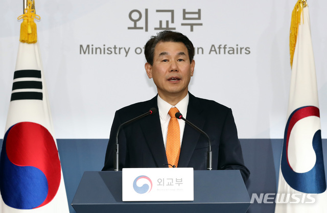 [서울=뉴시스] 이영환 기자 = 정은보 한·미 방위비분담 협상대표가 19일 오후 서울 종로구 외교부 브리핑룸에서 제11차 한·미 방위비분담금특별협정(SMA) 제3차 회의 관련 브리핑을 하고 있다. 2019.11.19 20hwan@newsis.com