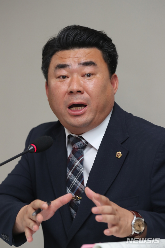 [제주=뉴시스] 강충룡 제주도의원. (사진=제주도의회 제공)