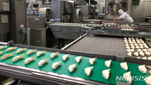 [서울=뉴시스]CJ제일제당은 '주52시간제'가 실행하기도 전 이미 공장 자동화 등을 통해 효율성을 극대화했다. 