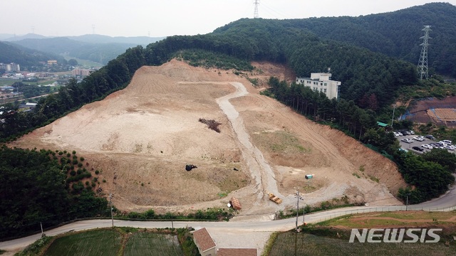  마평동 45번 국도변 장기 공사 중단 지역.