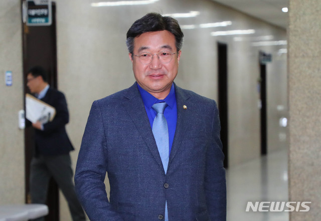 [서울=뉴시스] 장세영 기자 = 윤호중 더불어민주당 사무총장. 2019.11.21. photothink@newsis.com