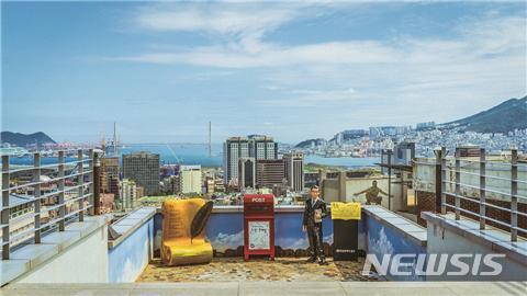  [부산=뉴시스] 허상천 기자 = 부산시와 부산관광공사는 올겨울 소소하고 따뜻한 부산여행을 위해 ‘겨울 부산 여행’을 주제로 따끈따끈한 정보를 담은 홍보 영상을 제작, 여행자들에게  홍보한다고 22일 밝혔다. 2019.11.22. (사진 = 부산시 제공)  photo@newsis.com