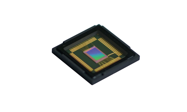 [서울=뉴시스] SK하이닉스 CMOS 이미지 센서 'Hi-1336chip'. 사진 SK하이닉스