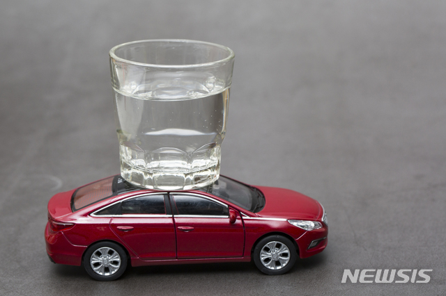 '면허없이 아빠차 몰다가 외제차 쿵' 만취 고교생 입건 