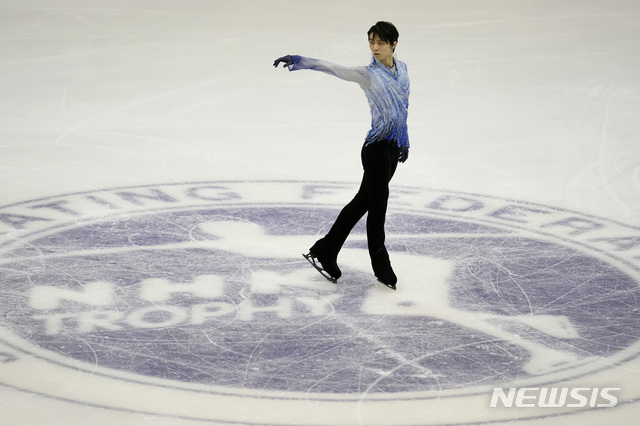 [삿포로=AP/뉴시스] 2019~2020시즌 국제빙상경기연맹(ISU) 피겨스케이팅 그랑프리 대회에서 경기를 펼치는 하뉴 유즈루. 2019.11.22