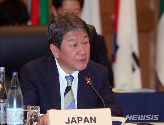 [나고야(일본)] 전진환 기자 = 모테기 도시미쓰 외무상이 23일 오전(현지시각) G20(주요 20개국) 외교장관회의가 열린 일본 나고야 관광호텔 회의장에서 모두발언을 하고 있다. 2019.11.23.&nbsp;&nbsp;&nbsp;&nbsp; amin2@newsis.com
