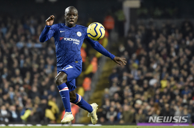 [맨체스터=AP/뉴시스] 코로나19 감염 우려로 잔여 시즌 결장 가능성이 제기된 첼시 미드필더 은골로 캉테. 2019.11.23.