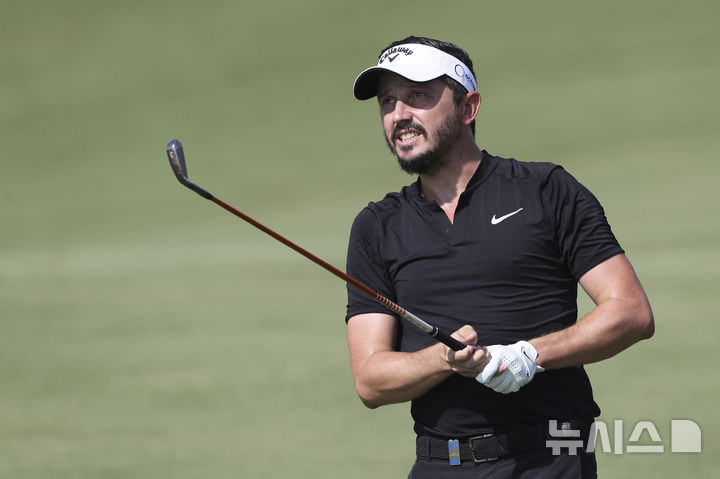 [두바이=AP/뉴시스] DP 월드투어에서 뛰는 마이크 로렌조 베라. 2019.11.29.