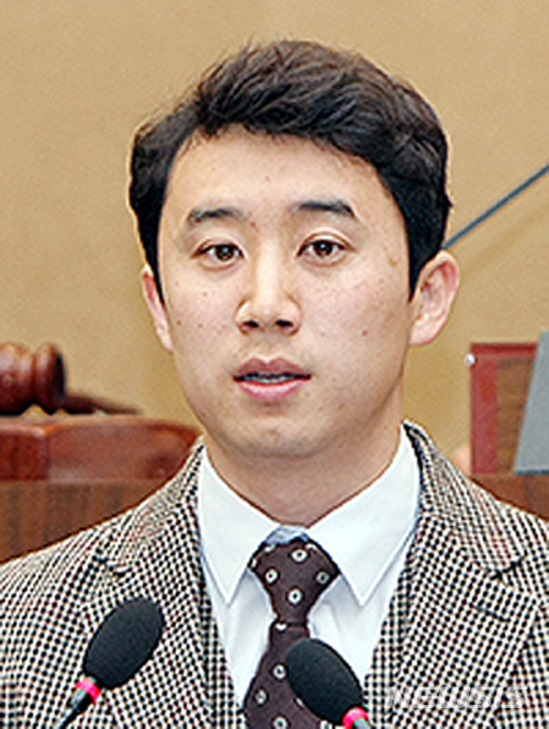 [밀양=뉴시스]안지율 기자 = 이현우 경남 밀양시의회 의원. (사진=이현우 밀양시의원 제공) 2019.11.25. photo@newsis.com