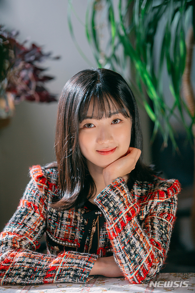 [서울=뉴시스] 탤런트 김혜윤 (사진=싸이더스 HQ) 2019.11.26.