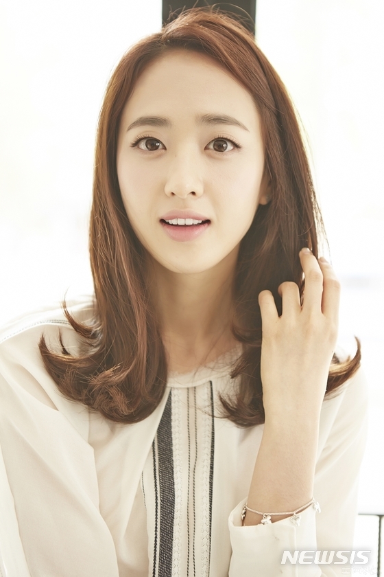 [서울=뉴시스] JTBC 예능 프로그램 '한끼줍쇼' 출연하는 탤런트 김민정 (사진=JTBC 재공) 2019.11.27.