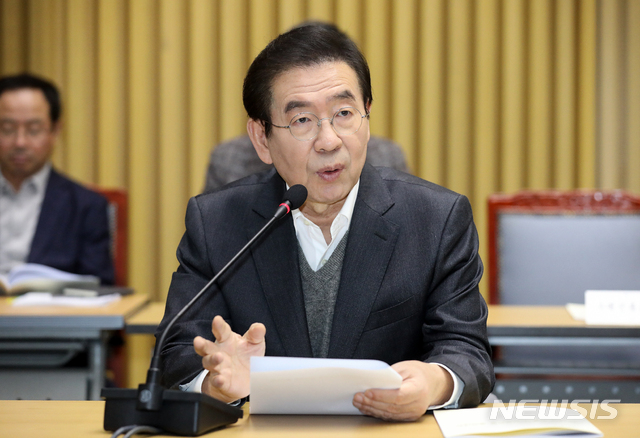 [서울=뉴시스]김병문 기자 = 박원순 서울시장이 27일 오전 서울 중구 서울특별시청 대회의실에서 열린 '2019 서울시 신속집행 결의대회'에 참석해 모두발언을 하고 있다. 2019.11.27.&nbsp; dadazon@newsis.com