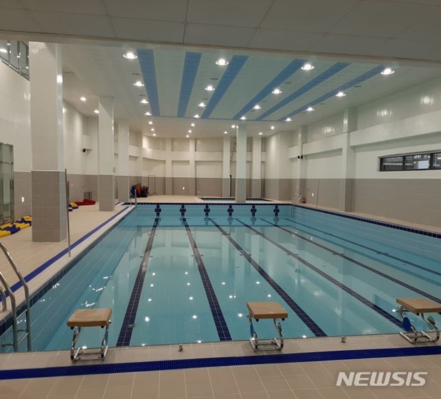 [서울=뉴시스]은평통일로스포츠센터 수영장. 2019.11.28. (사진=은평구 제공)