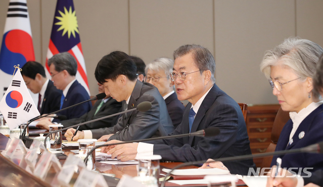 [서울=뉴시스]박영태 기자 = 문재인 대통령이 28일 청와대 본관에서 열린 마하티르 빈 모하마드 말레이시아 총리와의 정상회담에 참석해 발언하고 있다. 2019.11.28.&nbsp; since1999@newsis.com