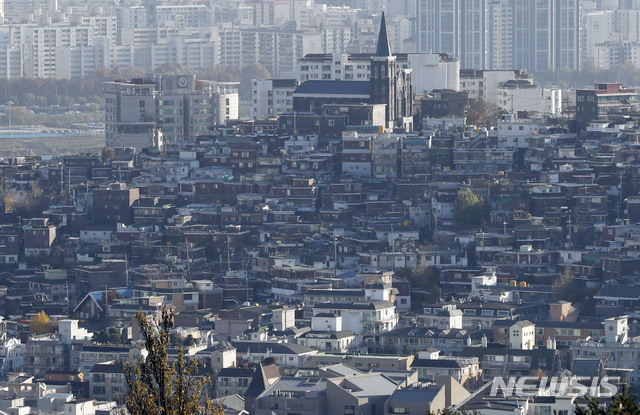 [서울=뉴시스]최동준 기자 = 서울 용산구 한남3구역 일대 모습. 2019.11.28. photocdj@newsis.com