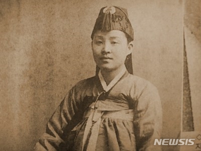 군산역사관 특별기획전 '수탈의 기억 전라북도'에 전시된 이완용 부인 양주조씨 사진