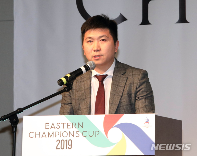 [서울=뉴시스]28일 러시아 블라디보스토크에서 열린 '이스턴 챔피언스컵 2019' 폐막식에서 유승민 대한탁구협회장이 격려사를 하고 있다. (사진=이스턴 챔피언스컵 2019 제공) 2019.11.29.&nbsp; photo@newsis.com