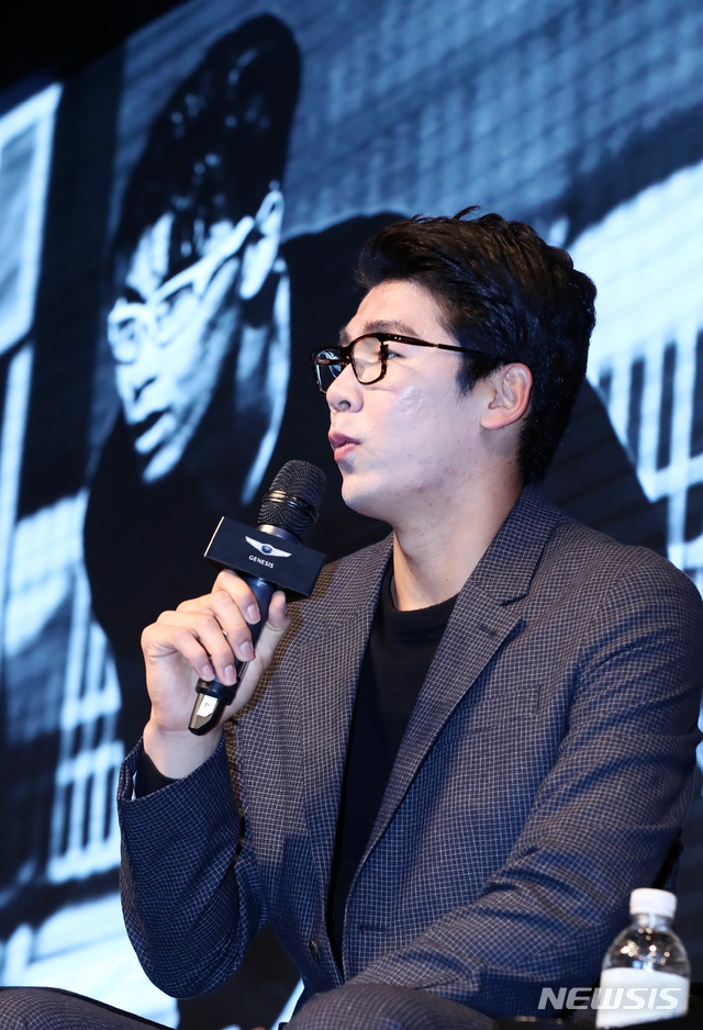 [서울=뉴시스] 이영환 기자 = 한국 테니스 간판스타 정현이 29일 오전 서울 중구 신라호텔 영빈관에서 열린 '제네시스와 함께하는 정현 선수와의 만남 2019'에 참석해 취재진의 질문에 답하고 있다. 2019.11.29.&nbsp; 20hwan@newsis.com