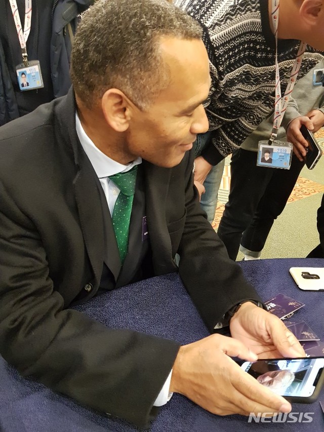 [서울=뉴시스]무리뉴 감독에 우승 축하 영상 메시지 받은 전북 모라이스 감독 