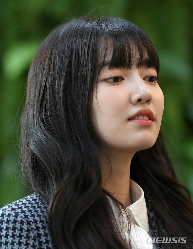 [서울=뉴시스]박진희 기자 = 배우 김지인이 3일 서울 뉴시스 본사에서 인터뷰를 마치고 사진촬영을 하고 있다. 김지인은 최근 종영한 MBC 수목미니시리즈 '어쩌다 발견한 하루'에서 SI그룹의 상속녀 '신새미' 역으로 출연했다. 2019.12.03.&nbsp; pak7130@newsis.com