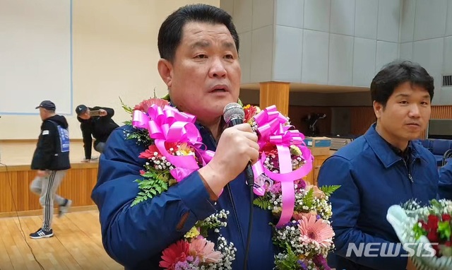 [울산=뉴시스]당선소감을 밝히는 현대자동차 노조 이상수 8대 지부장 당선자. 2019.12.04. (사진=현대자동차 노조 제공)photo@newsis.com