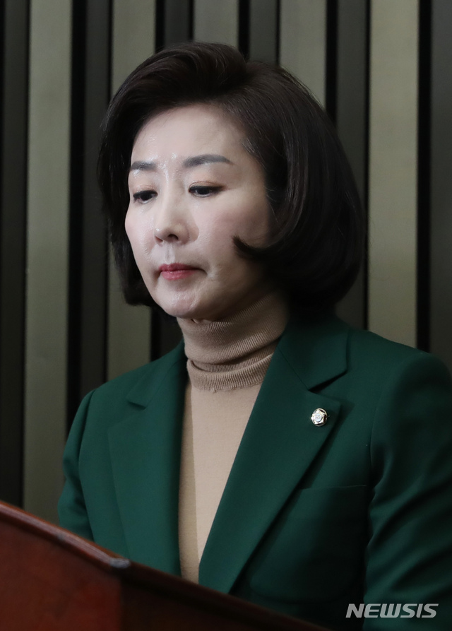 [서울=뉴시스] 고승민 기자 = 나경원 자유한국당 원내대표가 4일 서울 여의도 국회에서 열린 당 의원총회에서 모두발언하고 있다. 2019.12.04. kkssmm99@newsis.com