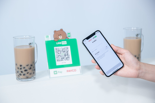 [서울=뉴시스] 페이코 앱을 활용한 라인페이 가맹점 결제 시연(사진=페이코 제공) 2019.12.05