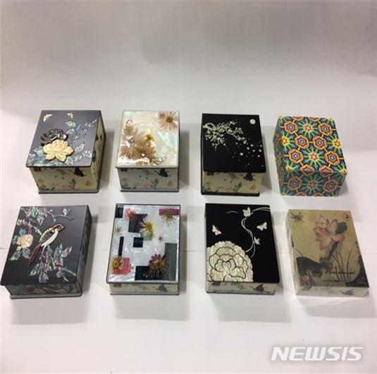 [서울=뉴시스] 2019년 우수문화상품, 빛을 담은 자개메모지(신도상사).(사진=문화체육관광부 제공) 2019.12.5 photo@newsis.com