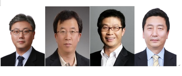 [서울=뉴시스] 왼쪽부터 박성하 SK주식회사 C&C 사장, 차규탁 SK루브리컨츠 사장, 최진환 SK브로드밴드 사장, 이용욱 SK머터리얼즈 사장.(사진: SK그룹 제공) 2019.12.05.