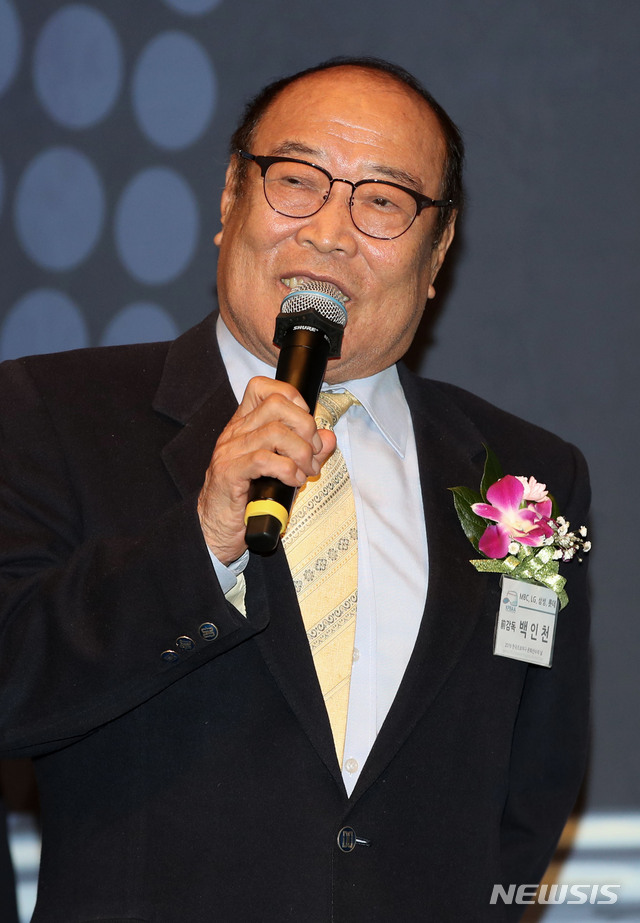 [서울=뉴시스] 고범준 기자 = 5일 오후 서울 서초구 엘타워에서 열린 2019 제7회 한국프로야구 은퇴선수의 날 시상식에서 백인천 전 감독이 인사말을 하고 있다. 2019.12.05. bjko@newsis.com
