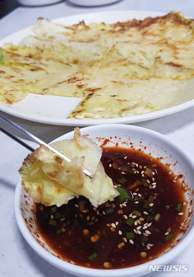  [안동=뉴시스] 김진호 기자 = 안동 배추전. 2019.12.06 kjh9326@newsis.com