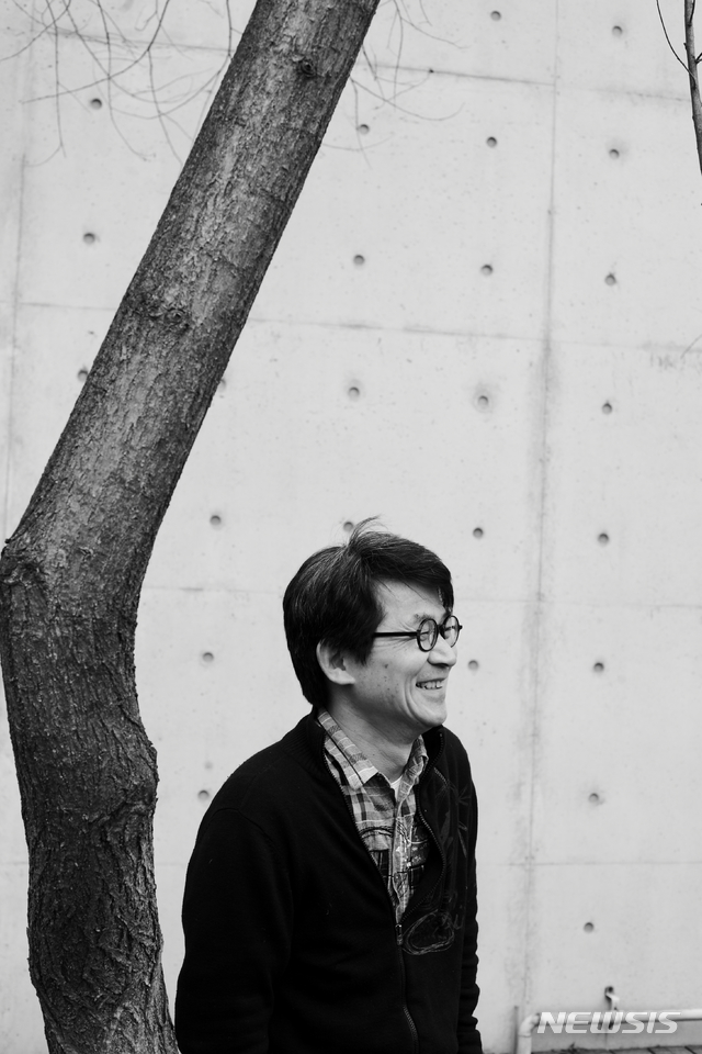 [서울=뉴시스]소설가 성석제. (사진 = 문학동네 제공) 2019.12.06.photo@newsis.com