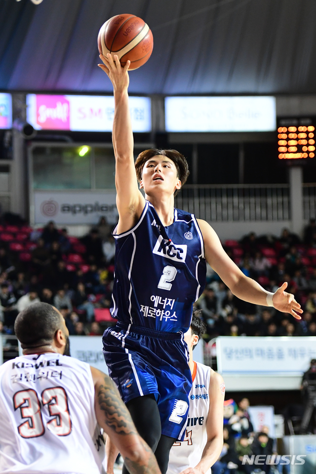 [서울=뉴시스] 프로농구 전주 KCC의 송교창. (사진 = KBL 제공)