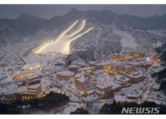 [서울=뉴시스]북한 노동신문은 "김정은 국무위원장이 양덕온천문화휴양지 준공식에７일 참석했다"고 8일 보도했다. 2019.12.08. (사진=노동신문 캡처)&nbsp; photo@newsis.com 
