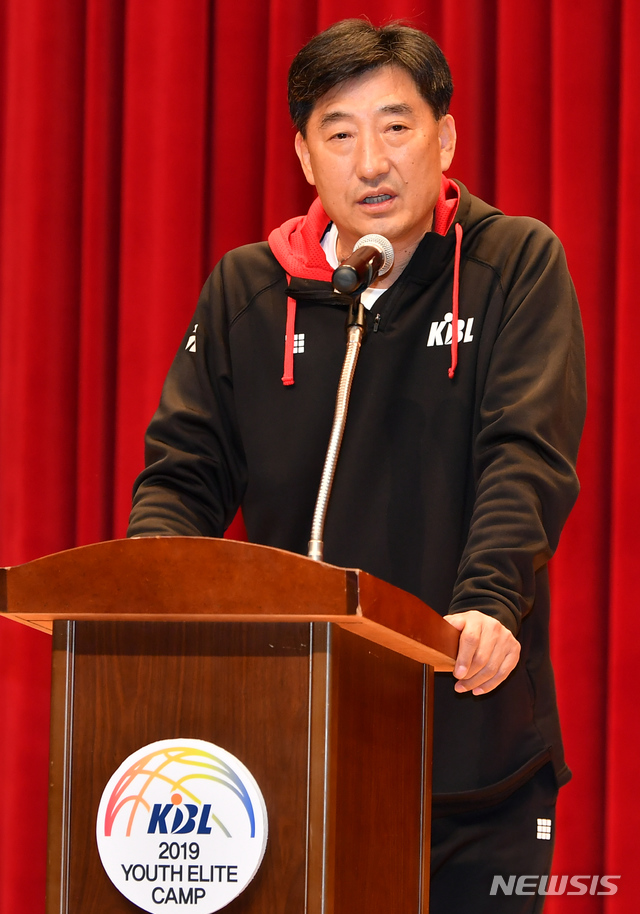 [서울=뉴시스]박수교 LG 신임 고문 (사진 = KBL 제공) 