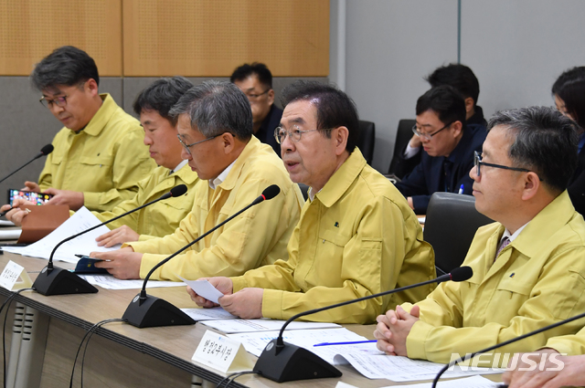 [서울=뉴시스] 박원순 서울시장은 9일 오후 5시 서울 중구 서울시청 6층 회의실에서 미세먼지 재난안전대책 본부 회의를 주재하고 있다. (사진=서울시 제공) 2019.12.09. photo@newsis.com 