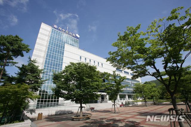 [안양=뉴시스] 박석희 기자 = 석수 도서관 전경.