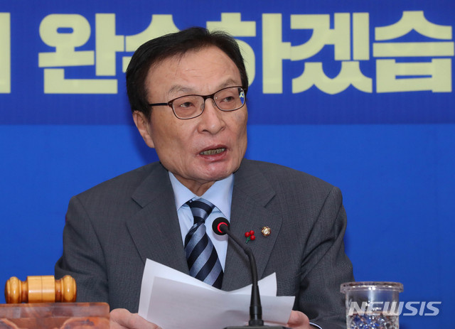 [서울=뉴시스] 장세영 기자 = 이해찬 더불어민주당 대표가 9일 오전 서울 여의도 국회에서 열린 더불어민주당 최고위원회의에 참석해 모두발언을 하고 있다. 2019.12.09. photothink@newsis.com