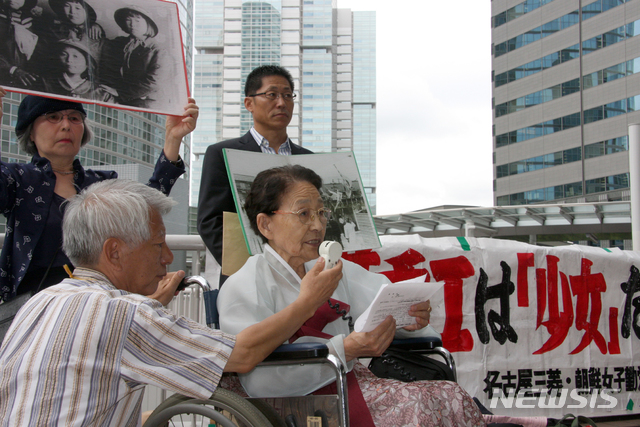 [광주=뉴시스]변재훈 기자 = 근로정신대와 함께하는 시민모임은 이금주(99) 태평양전쟁희생자 광주유족회 회장이 오는 10일 '국민훈장 모란장'을 받는다고 9일 밝혔다. 이 회장은 일제 강제동원으로 남편을 여읜 뒤 일본 정부의 사죄 배상을 촉구하며 평생을 일제강제동원 피해자들의 인권운동에 헌신했다. (사진=근로정신대와 함께하는 시민모임 제공) 2019.12.09.&nbsp;&nbsp; photo@newsis.com