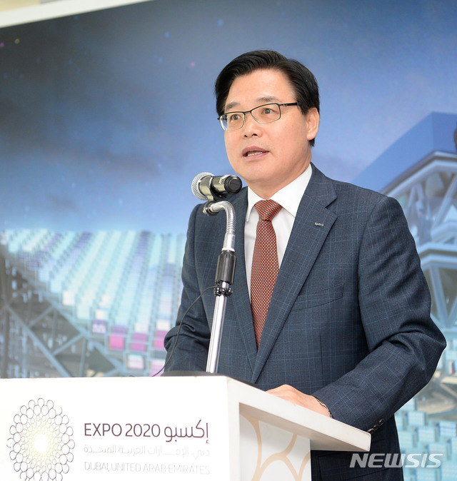 [서울=뉴시스]코트라(KOTRA)가 지난 9일 아랍에미리트(UAE) 두바이 제벨알리 인근 엑스포 한국관 부지에서 '2020 두바이엑스포 한국관 기공식'을 개최했다. 2020 두바이엑스포는 5년마다 개최되는 등록 엑스포로 내년 10월 20일부터 2021년 4월 10일까지 약 6개월간 진행될 예정이다. 한국관 기공식에서 권평오 KOTRA 사장이 인사말을 하고 있다. 2019.12.10 (사진 = 코트라 제공) photo@newsis.com