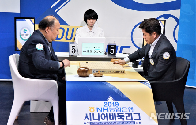 [서울=뉴시스]서능욱 9단(왼쪽), 김일환 9단 (사진=한국기원 제공) 2019.12.10. photo@newsis.com 