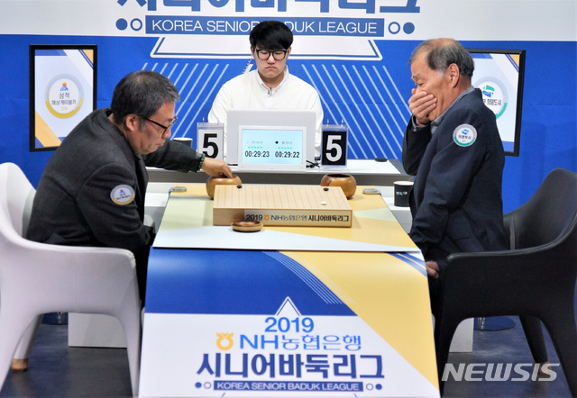 정대상 9단(왼쪽), 황원준 9단 