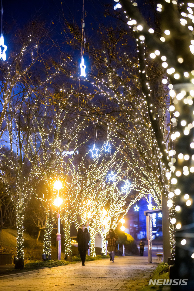 성탄절, 눈 안 내리고 포근…일부 미세먼지 기승