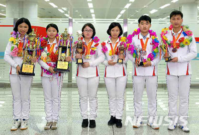 [서울=뉴시스]제28차 세계기억력대회에서 북한 대표들이 금메달 11개를 차지하는 등으로 단연 1위를 차지했다고 북한 노동신문이 12일 보도했다. (출처=노동신문) 2019.12.12.