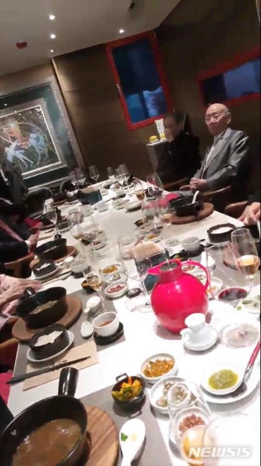 [서울=뉴시스]임한솔 정의당 부대표는 12일 전두환 전 대통령이 '12·12 사태' 40주년인 이날 강남의 한 고급 식당에서 기념 오찬을 가진 영상을 공개했다. (영상 제공 = 정의당) 